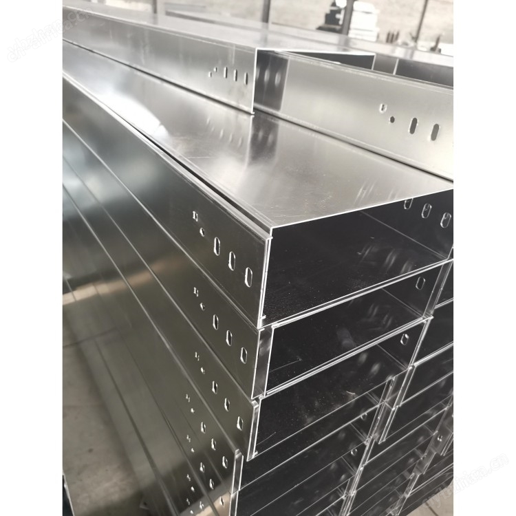 638670833156084161467.jpg 铝合金梯式大跨距电缆桥架