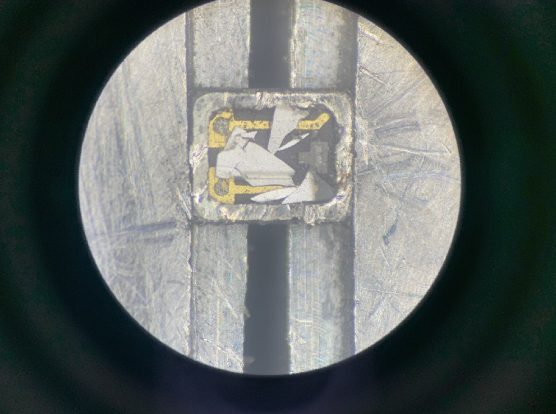 过超声波导致39MHz晶振不良开壳图片